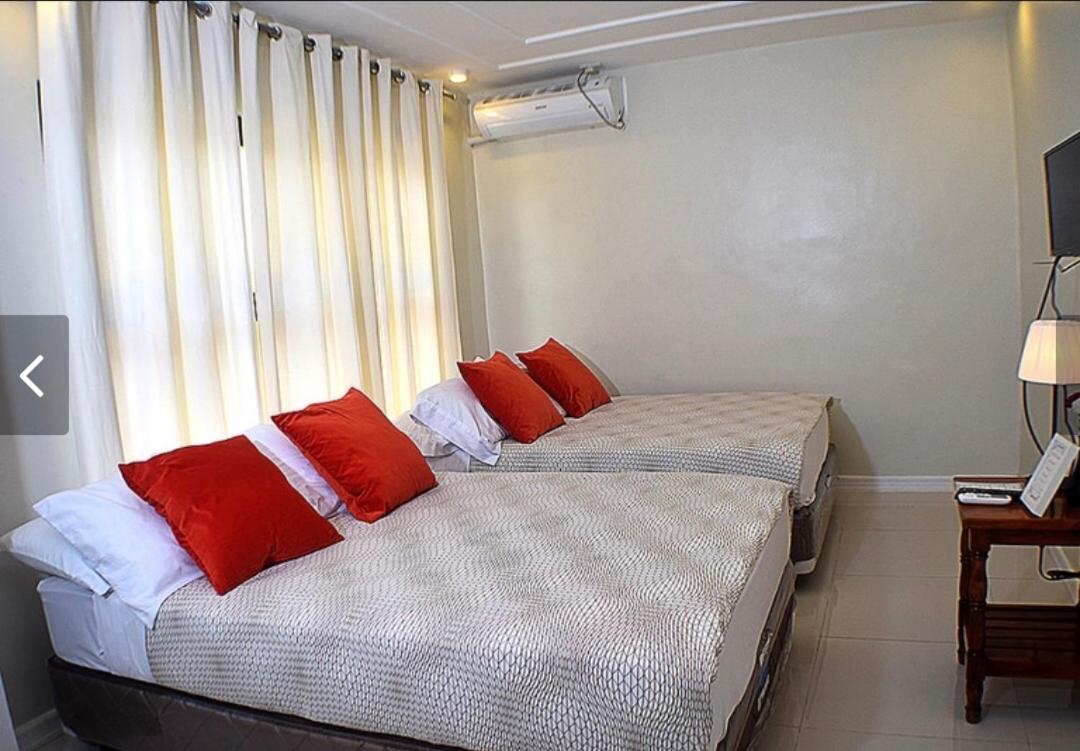 The Guest House Laoag Bagian luar foto